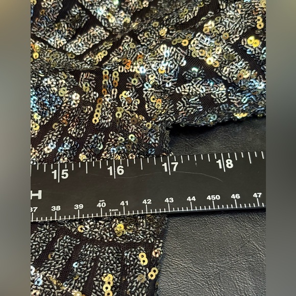 Vince Camuto Black,Gold & Silver Cold Shoulder Sheath Dress. Women’s size 6 - Picture 11 of 13